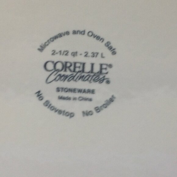 Vintage 1980's 2.5 Qt White Corelle Coordinates Covered Bowl-Casserole - Picture 4 of 4